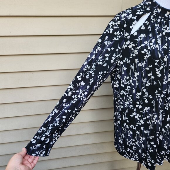 Cato est. 1946 Plus Mockneck Blouse Cut-Out Accent Stretch Abstract Floral Black - Picture 6 of 15